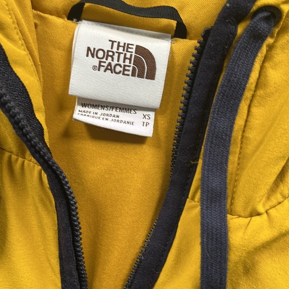 The North Face Lightweight Jacket - Picture 2 of 10